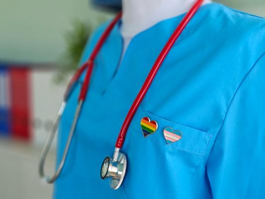 Haarentfernung vor geschlechtsangleichenden Operationen